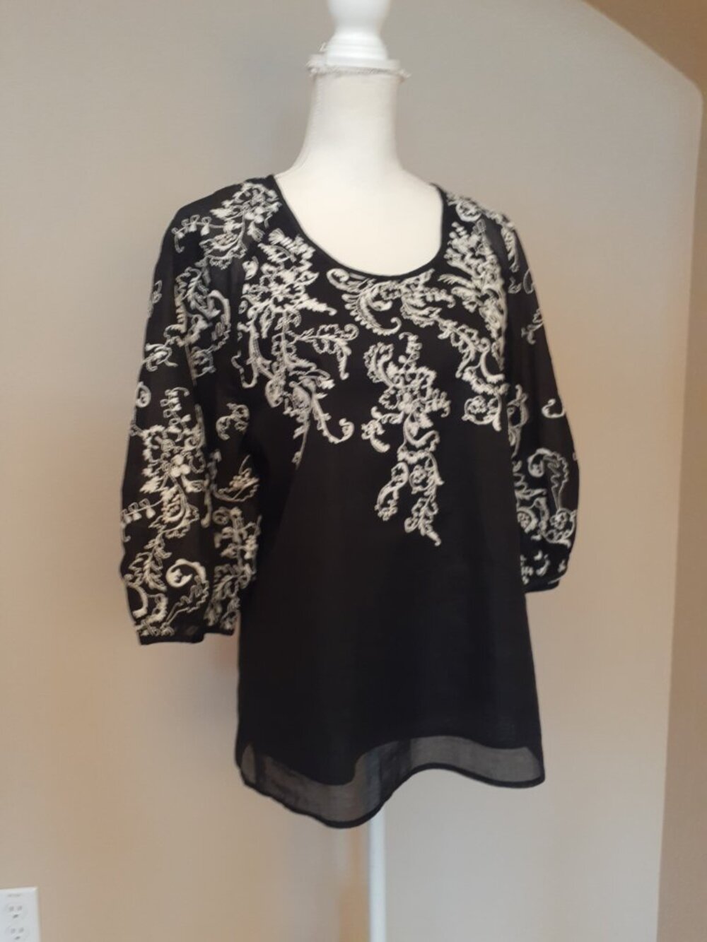 Edme & Esyllte Embroidered Blouse